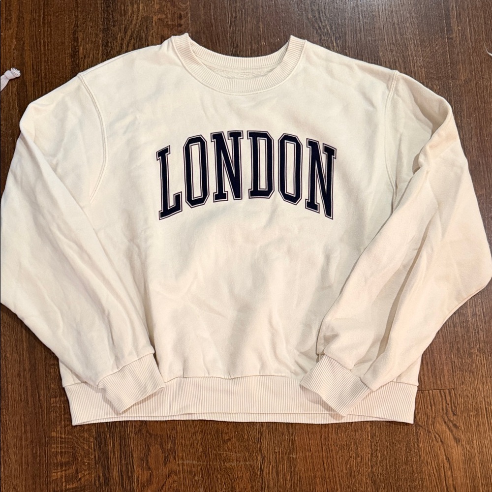 Hollister Cream Sweatshirt small